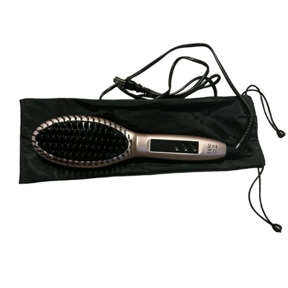 Brush flat iron with bag in great condition
